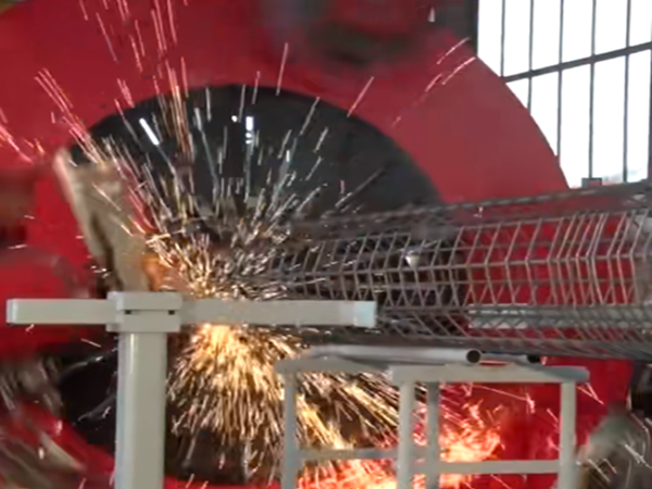 智能焊接機(jī)器人價(jià)格是多少?貴不貴? 智能焊接機(jī)器人