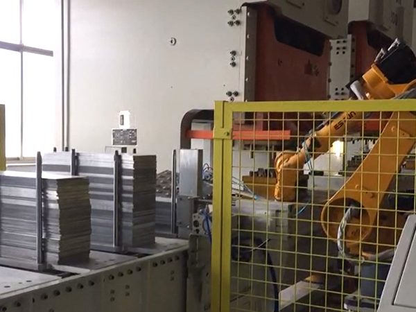 機器人沖壓連線的優勢是什么? 機器人沖壓連線