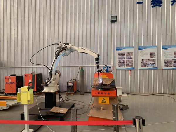 自動焊接設(shè)備焊接現(xiàn)場展示 二保焊自動焊接設(shè)備的原理和特點