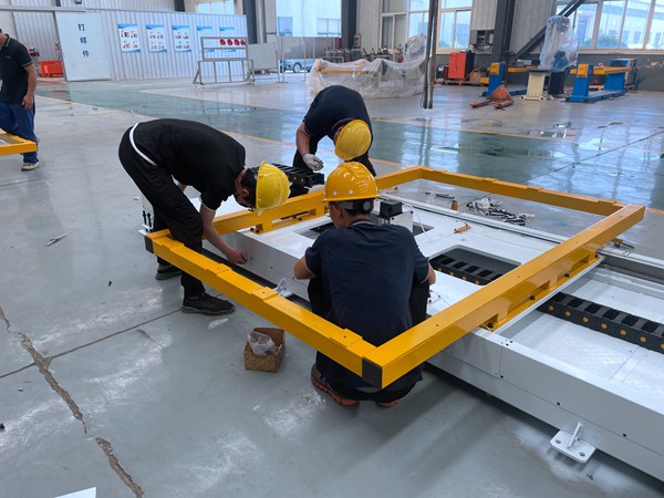 焊接變位機怎么與機器人協同? 青島賽邦生產的焊接變位機圖片