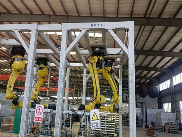 碼垛機(jī)器人廠家排名 青島賽邦的碼垛機(jī)器人展示