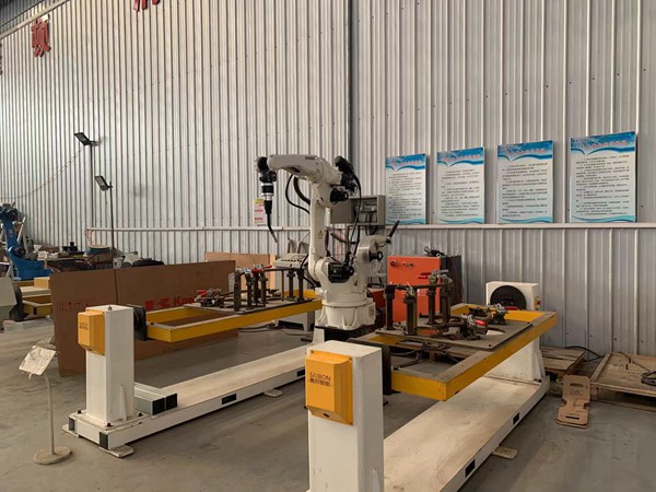 焊接機(jī)器人圖片展示