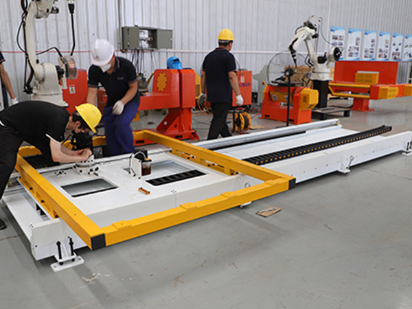 焊接機器人與焊接專機外部軸的區(qū)別 焊接機器人與焊接專機外部軸的區(qū)別