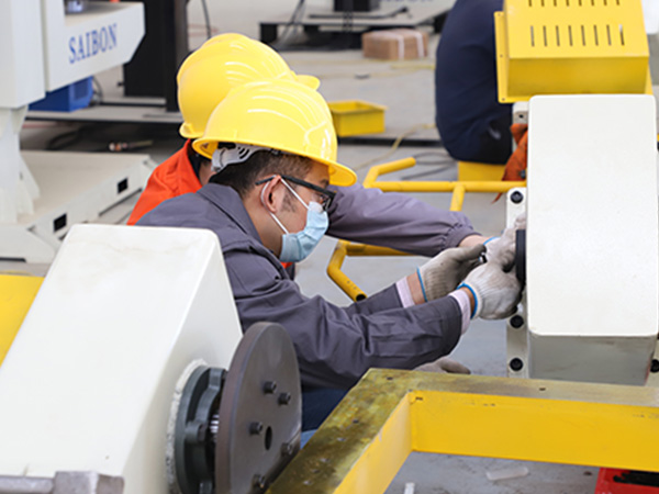 全自動點焊機器人常見的焊接缺陷