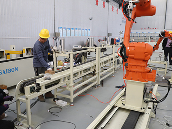 自動(dòng)焊接機(jī)器人流水線(xiàn)的應(yīng)用 自動(dòng)焊接機(jī)器人流水線(xiàn)的應(yīng)用