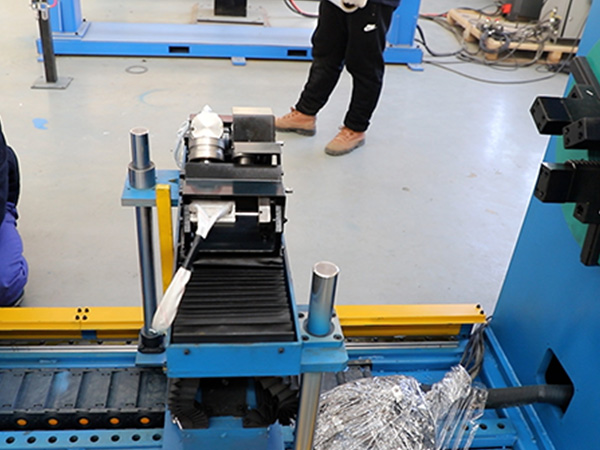 工業(yè)焊接機器人翻轉(zhuǎn)機 工業(yè)焊接機器人翻轉(zhuǎn)機