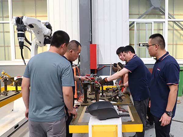 焊接機器人智能控制系統的結構 焊接機器人智能控制系統的結構