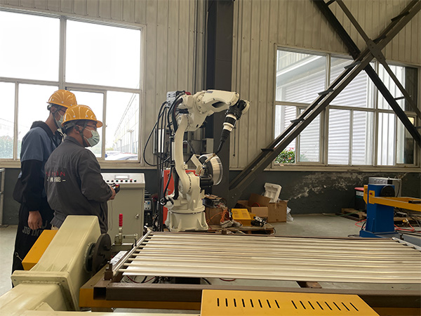 自動焊接機器人在不銹鋼護欄的焊接應用 自動焊接機器人在不銹鋼護欄的焊接應用